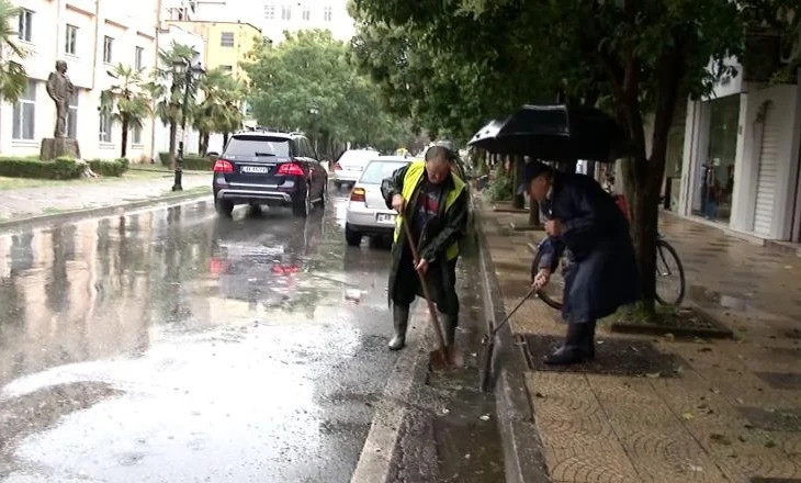 Dëmet që solli stuhia/Përmbytje në Vlorë dhe Durrës,rrëzohen pemët në Fier dhe Maliq