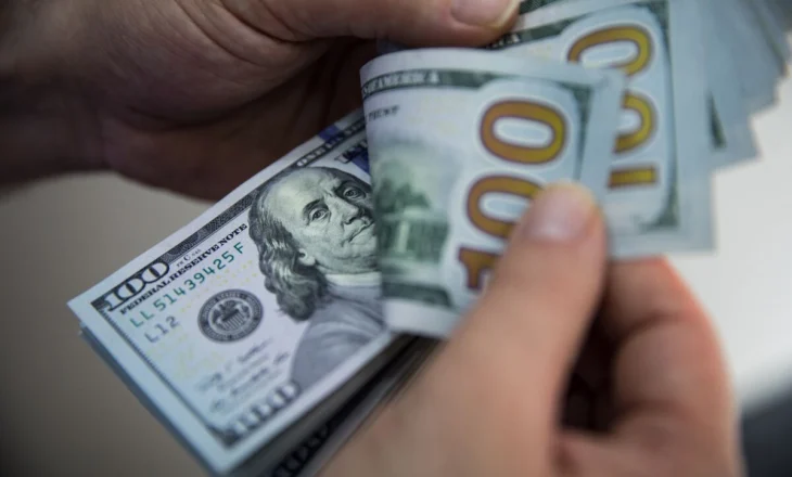 Depozitat në Dollarë Amerikanë, pranë nivelit më të lartë të dekadës së fundit