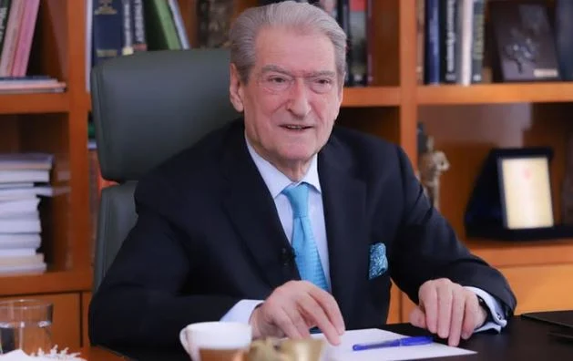 “Dëshmi e racizmit”/ Thirrjet antishqiptare në Kumanovë, reagon Berisha: Një akt nacionalizmi primitiv