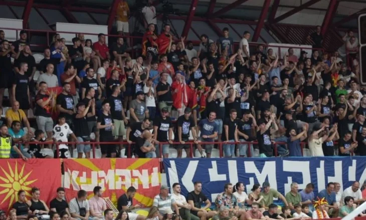 “Dhoma gazi për shqiptarët”/ Thirrje anti-shqiptare në ndeshjen Maqedoni-Rumani