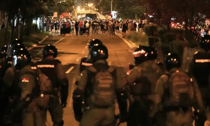Dhunë gjatë protestave në Serbi: Si po reagon BE?