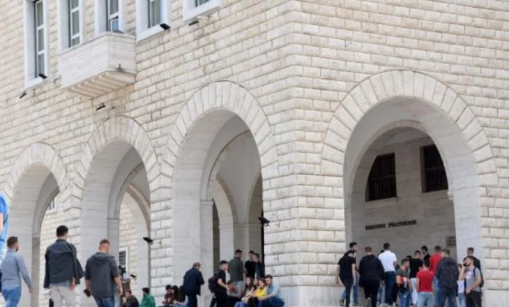 Diplomat nuk përputhen më tregun: 79 % e të rinjve punojnë nën nivelin e tyre te arsimit