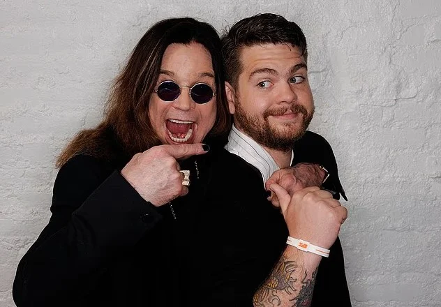 Djali i Ozzy Osbourne nderon babain me një homazh të ndjerë në Los Angeles