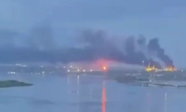 Dronët ukrainas sulmojnë rafinerinë e naftës Saratov në Rusi, duke shkaktuar zjarr në shkallë të gjerë