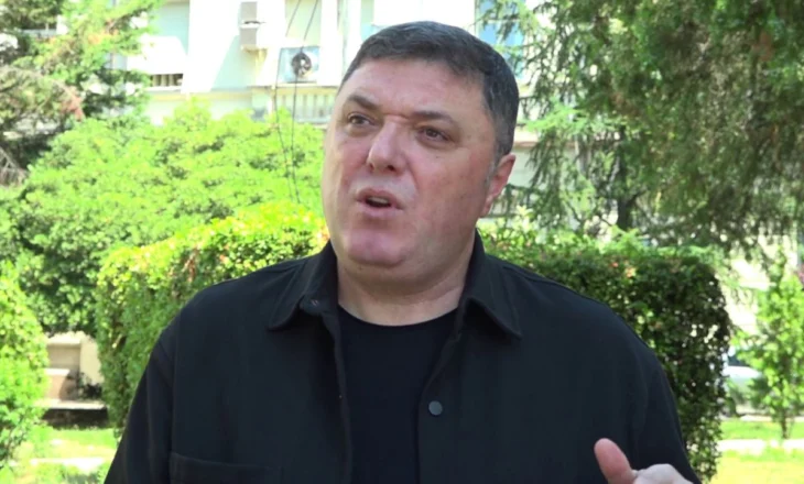 “Duhet rithemelim i dytë”, Ish-deputeti Çollaku propozon një foltore të madhe për të shpëtuar PD-në