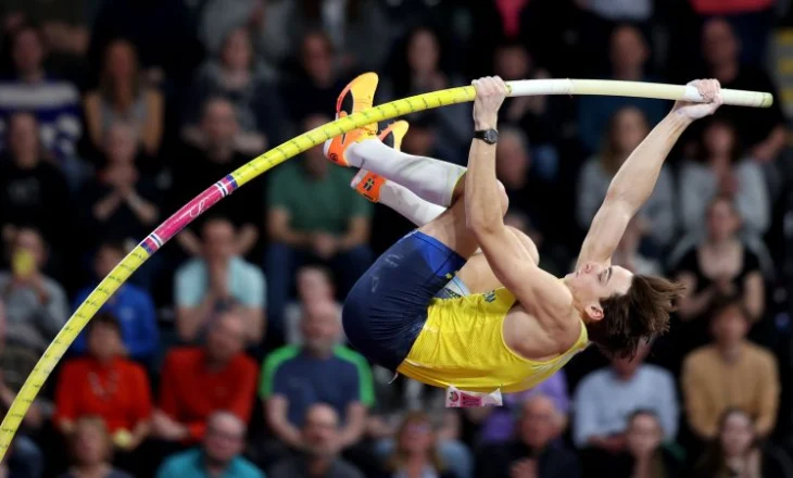 Duplantis “fluturon” sërish, tjetër rekord botëror në garën e kërcimit me shkop