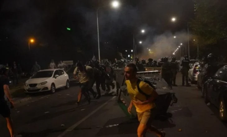 DW: Protestat antiqeveritare në Serbi, Vuçiç çon vendin drejt luftës civile