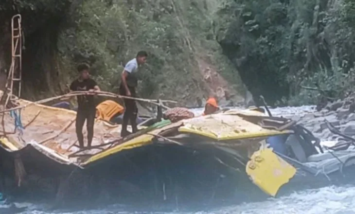 Dy aksidente me autobusë brenda pak orësh në Peru, 13 viktima dhe mbi 60 të plagosur