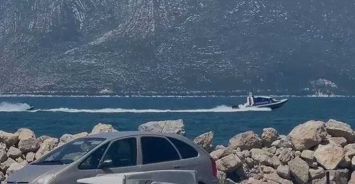 Dyshohet se ka rënë nga trageti i linjës Greqi-Itali, vijojnë patrullimet në det nga autoritetet shqiptare për të gjetur pasagjerin