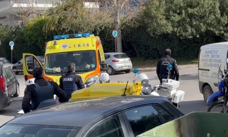 “E pashë babin të qëllonte mamin me thikë”/ Horror në Volos, shqiptari vret gruan në sy të fëmijëve, e priti në shkallët e pallatit dhe…