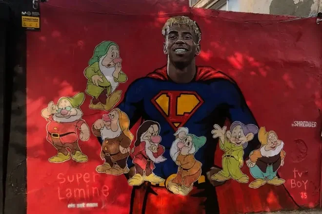 E portretizonte si “Superman”, vandalizohet murali  i Lamine Yamal. I shtohen edhe… 7 xhuxhat