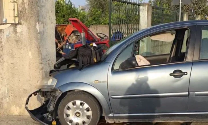E rëndë/ Makina përplaset me murin e një banesë, raportohen dy të plagosur, dyshohet se…