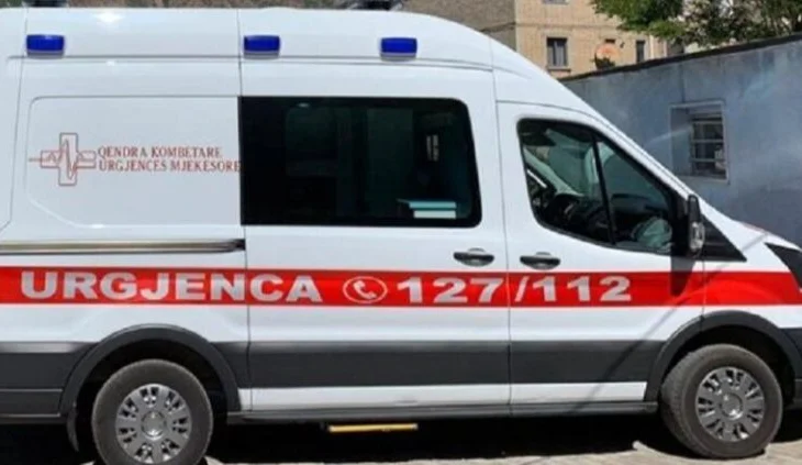 E rëndë në Tiranë/ 41-vjeçari plagos me thikë bashkëjetuesen