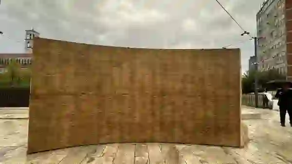 E vërteta e dhimbshme e të pagjeturve në Kosovë, inaugurohet memoriali Pema e Jetëve