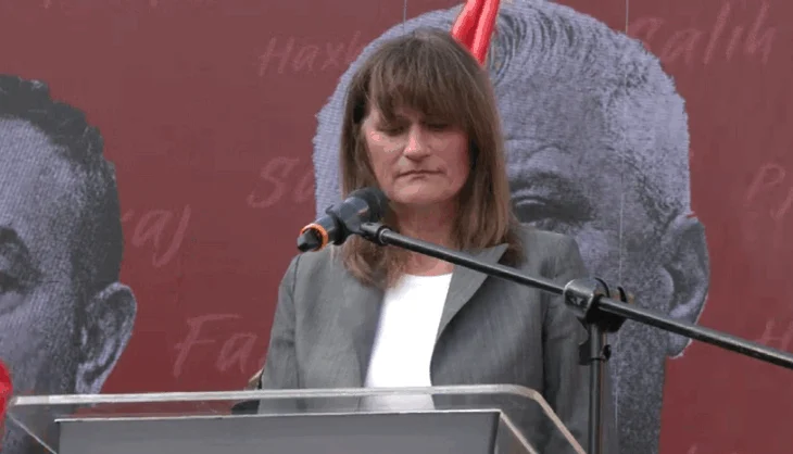Edhe ish-hetuesja e Hagës në protestë: Keni vite që prisni, drejtësia e vonuar është drejtësi e mohuar