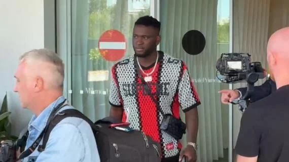 Ekzaminime shtesë mjekësore për Boniface, shtyhet zyrtarzimi te Milani. Ja dilemat