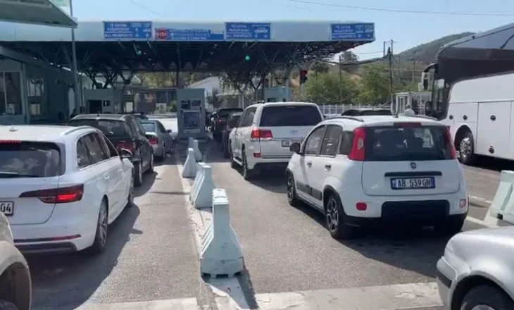 Emigrantët kthehen në Greqi pas pushimeve, fluks në pikën kufitare të Kakavijës