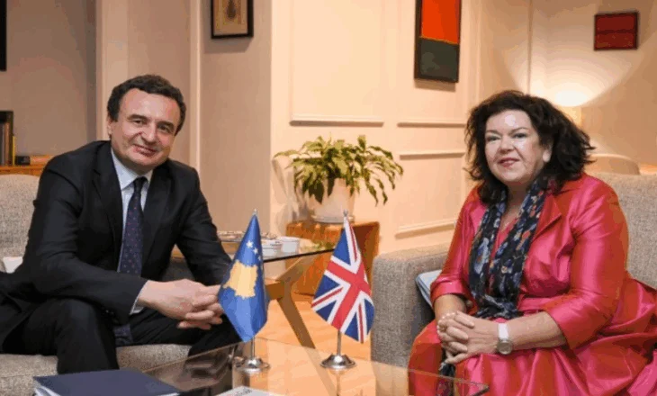 Emisarja speciale britanike bisedë telefonike me Kurtin për tensionet Kosovë-Serbi