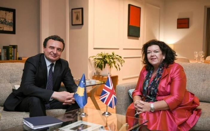 Emisarja speciale britanike Karen Pierce bisedë telefonike me Kurtin për tensionet Kosovë-Serbi, zbardhet diskutimi