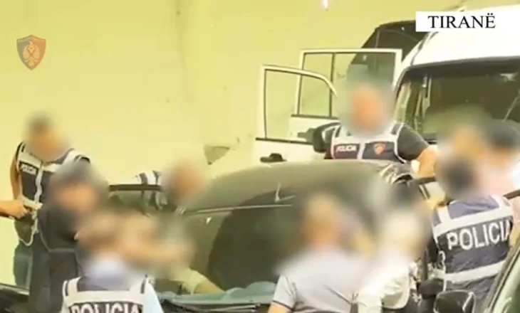 EMRI/ Aksion si në filma në tunelin e Murrizit! Kapet 22-vjeçari me armë, do ua shiste grupeve kriminale