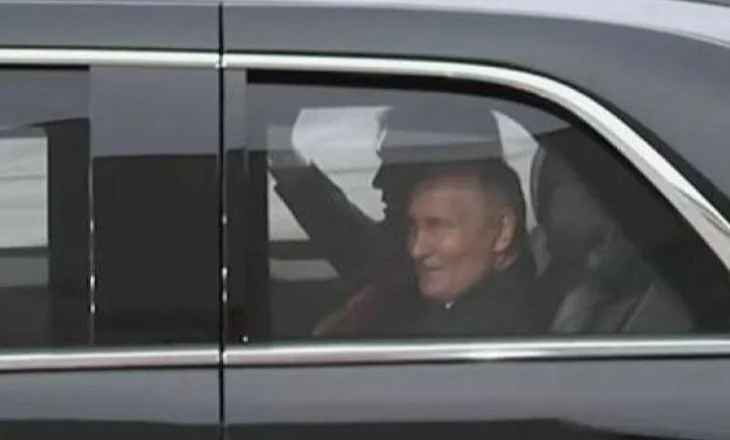 Episodi i rrallë/ Dy presidentë brenda një limuzine, Vladimir Putin udhëtoi me ‘Bishën’ e Trump