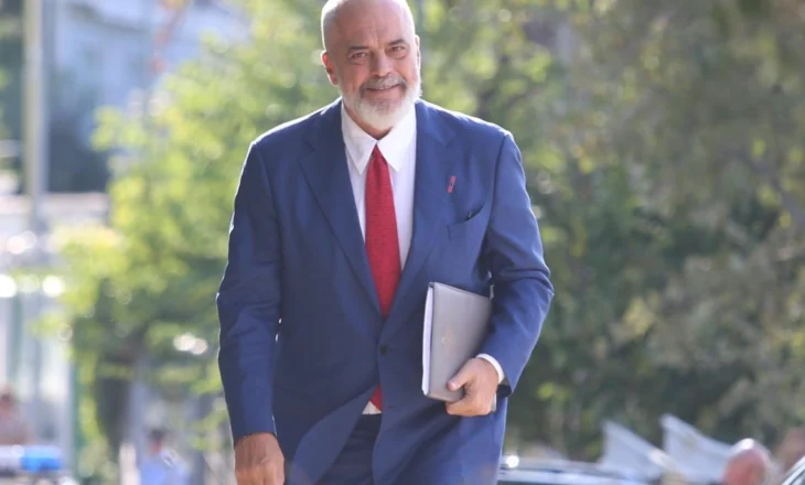 “Ethet” e qeverisë së re, Rama kthehet në zyrë, pritet mbledhja e Asamblesë Kombëtare