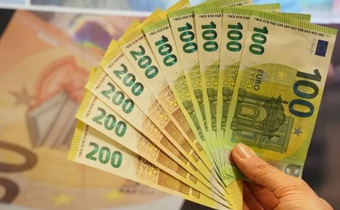 Euro më e preferuar se leku? Ja si kanë ndryshuar kursimet e bizneseve dhe qytetarëve