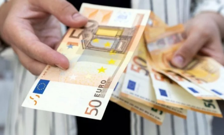 Euro shënon rënien rekord: Këmbehet shumë pranë 97 lekëve