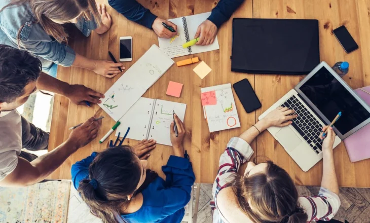 Europa dha 4.5 mijë leje për studentët dhe kërkuesit shqiptarë në dy vite, rekord në rajon