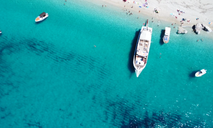 Express: Shqipëria, oaz turizmi në mes të krizës së zjarreve