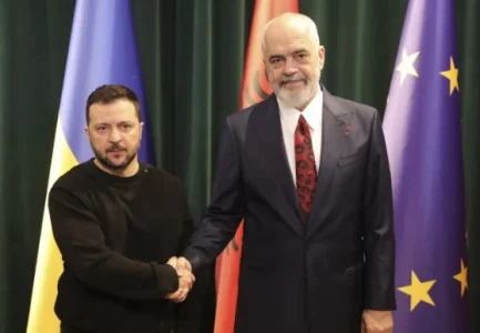 “Faleminderit Shqipëri për mbështetjen”/ Zelensky telefonatë me Ramën: E informova mbi situatën në front dhe…