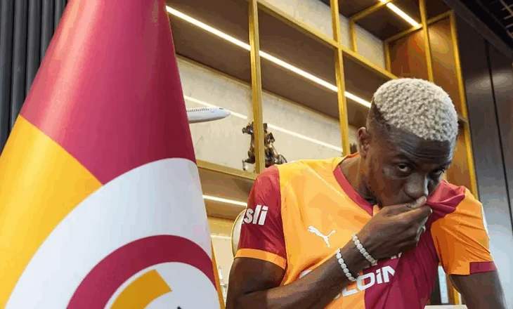 “Fat të mbarë, Victor” dhe “Faleminderit për gjithçka, Napoli”…; kontratë faraonike për sulmuesin nigerian