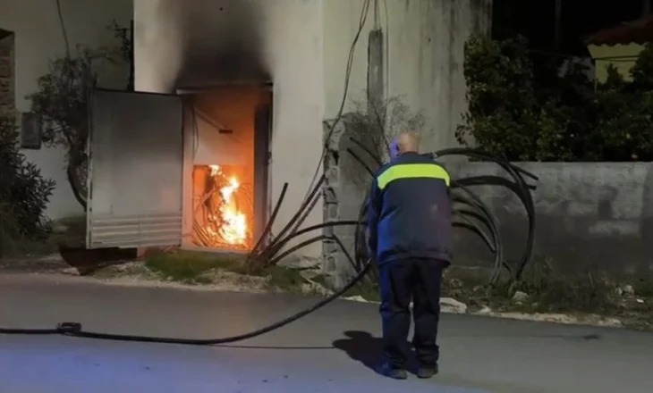 Fier – Përfshihet nga flakët gabina elektrike në lagjen “1 Maj”