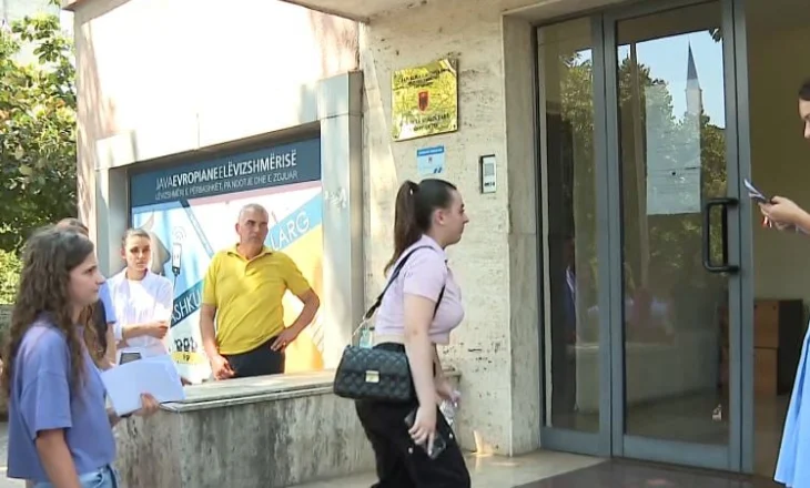 Fillon gara e hekurt për degën e Mjekësisë/ Vetëm 500 vende, mijëra maturantë në ankth!