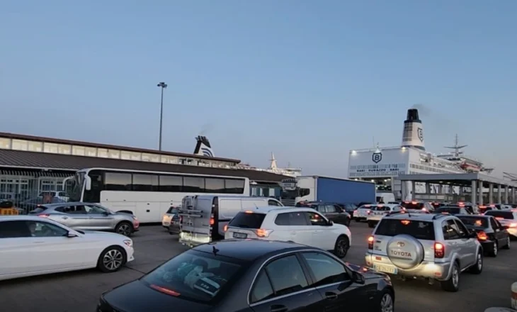 Fluks i lartë hyrjesh dhe daljesh në Portin e Durrësit për muajin korrik, mbi 110 mijë pasagjerë