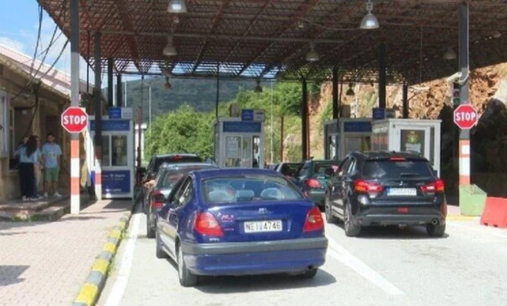 Fluks i lartë turistësh në pikat kufitare