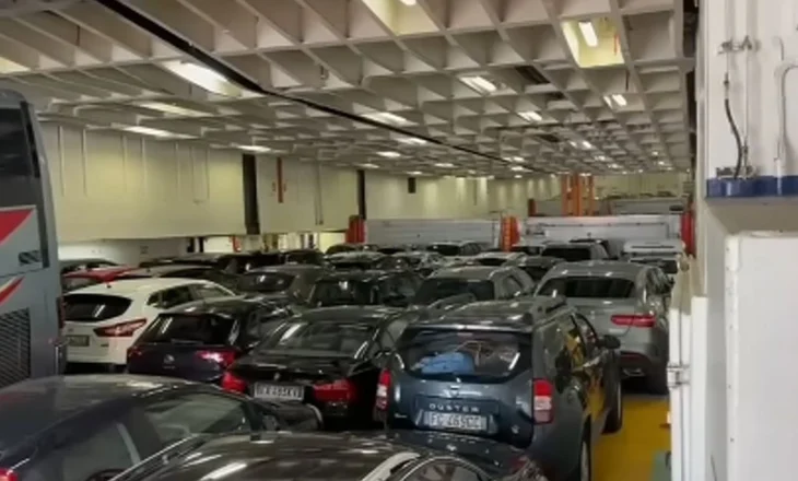 Fluks lëvizjesh në Kapshticë-Qafë Thanë dhe Kakavijë, doganat punojnë me kapacitet të plotë