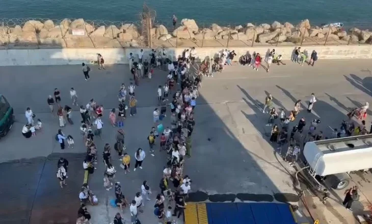 Fluks pasagjerësh në Portin e Vlorës/ Më shumë se 2.000 udhëtarë ‘zbarkojnë’ përmes linjës Brindisi-Vlorë