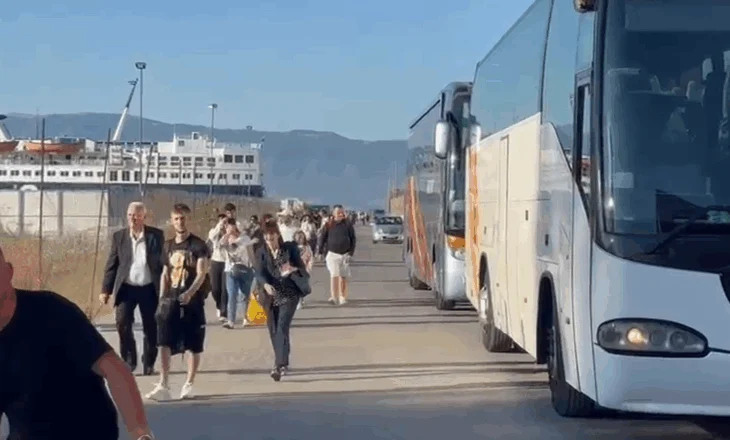 Fluks turistësh në Portin e Vlorës, mbi 1 mijë vizitorë zbarkuan sot nga Brindisi! Ja kur pritet piku