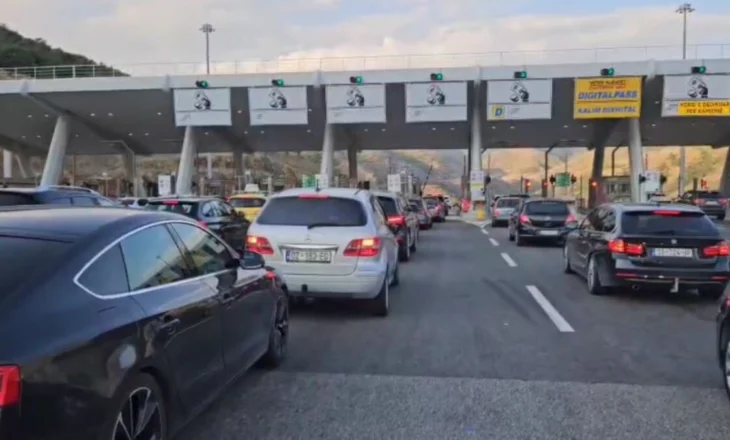 Fluks turistik në Rrugën e Kombit/ Rradhë të gjata ‘shtrohen’ në Kalimash