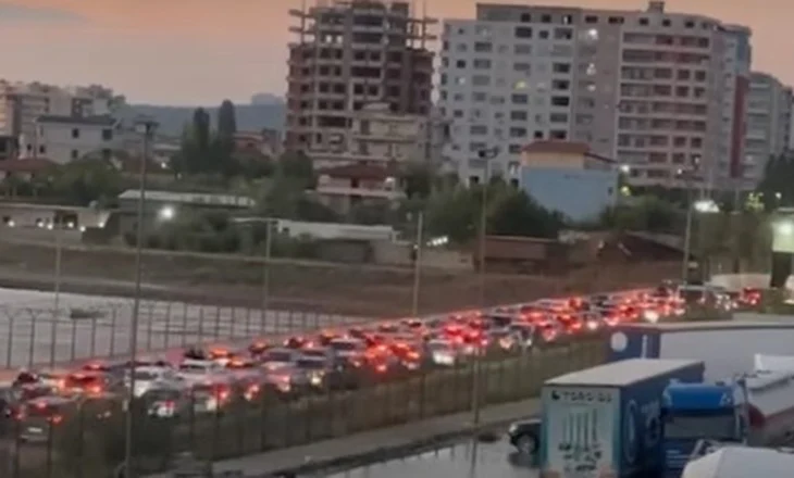 Fluks udhëtarësh, mijëra pasagjerë ‘zbarkojnë’ në Portin e Vlorës
