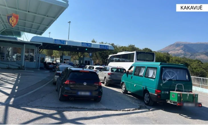 Fluks udhëtarësh në Kakavijë, policia kufitare: Po punojmë me ritme të përshpejtuara për të shmangur radhët kilometrike