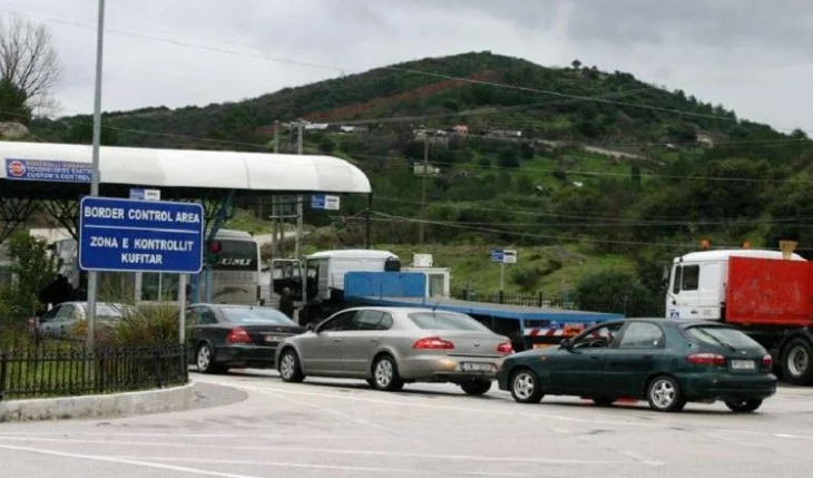 Fluks udhëtarësh në pikën kufitare të Kakavijës! 112.000 udhëtarë në 10 ditët e para të gushtit