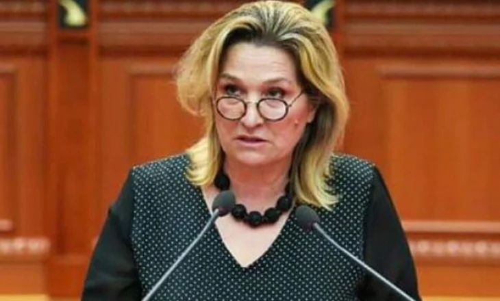 Flutura Açka: Mos qeshni me Adriatikun, por qani për veten tuaj. Do t’ju hanë edhe juve ngadalë…