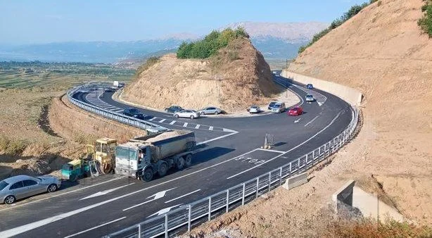 FOTO/ Hapet një pjesë e segmentit Qukës-Qafë Plloçë, ja kur pritet të aksesohet plotësisht