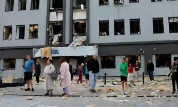 FOTO LAJM/ Shpërthimi në Kiev, roja i Këshillit Britanik plagoset nga sulmet me raketa