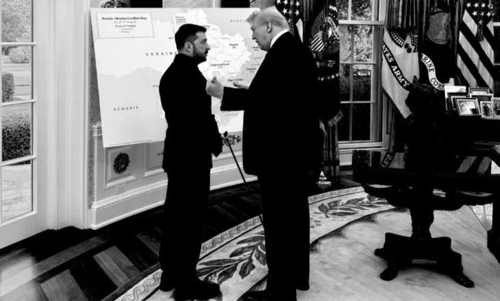 FOTOLAJM / Trump i tregon Zelenskyt hartën e territorit ukrainas nën kontrollin rus