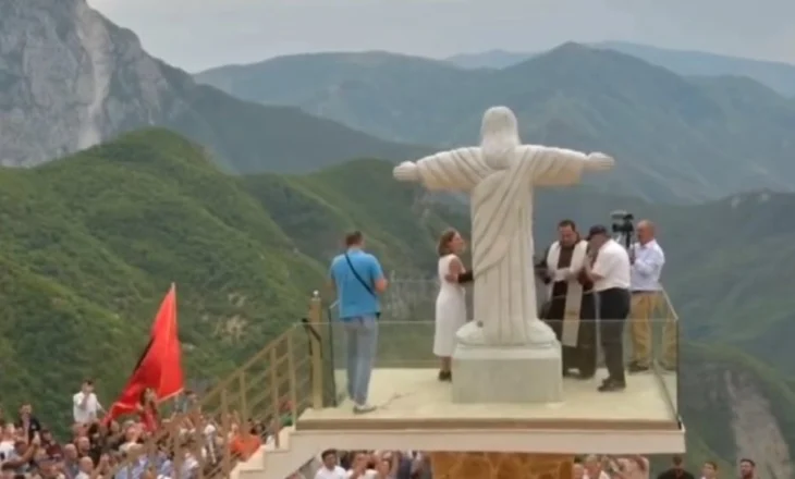 Foto+Video/ Statuja e Jezusit në malet e Tropojës ndez debat, ngjashmëria me monumentin në Rio de Janeiro dhe cilësia e punimit