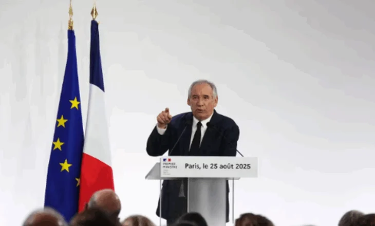 Franca drejt një tjetër krize politike? Qeveria rrezikon të bjerë në 8 shtator, kryeministri Bajru kërkon votëbesim!