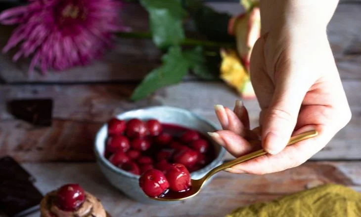 Fruti antioksidues i verës që i bën mirë zemrës dhe përmirëson gjumin